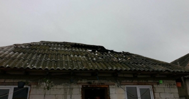GALERIE FOTO / CASĂ DISTRUSĂ DE FLĂCĂRI! Pompierii constănțeni, în alertă - 6