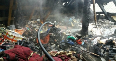 GALERIE FOTO / CASĂ DISTRUSĂ DE FLĂCĂRI! Pompierii constănțeni, în alertă - 4