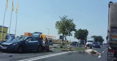 GRAV ACCIDENT RUTIER LA CONSTANȚA. CĂRUȚĂ SPULBERATĂ DE UN AUTOTURISM!