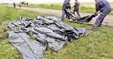 Australia suspectează că multe cadavre au rămas la locul prăbușirii avionului malaysian