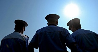 Stire din Eveniment : Polițiștii români din Afganistan au împărțit cadouri copiilor