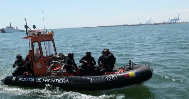 GALERIE FOTO / EXERCIȚIU DE AMPLOARE PE MARE! Polițiștii de frontieră se antrenează în SALVĂRI DE VIEȚI! - 2