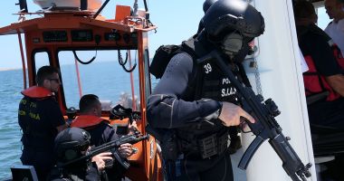 GALERIE FOTO / EXERCIȚIU DE AMPLOARE PE MARE! Polițiștii de frontieră se antrenează în SALVĂRI DE VIEȚI! - 3