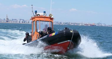 GALERIE FOTO / EXERCIȚIU DE AMPLOARE PE MARE! Polițiștii de frontieră se antrenează în SALVĂRI DE VIEȚI! - 4
