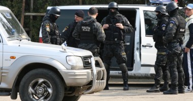 Stire din Eveniment : JAF în Constanța, în 40 de secunde. Cu fulare pe față și mănuși chirurgicale, au furat mii de lei