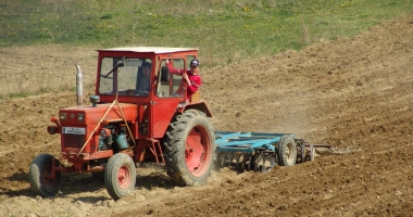 Stire din Economie : Fermierii scapă de sancțiuni din partea APIA în cazul contaminării accidentale a solului
