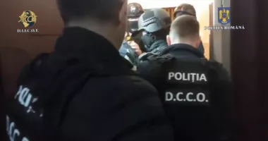 Stire din Eveniment : Cinci persoane reținute la Constanța, într-un dosar de trafic de minori