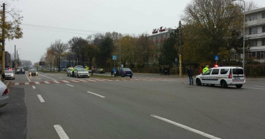 FOTO-VIDEO / Pieton lovit pe trecere, pe bulevardul Mamaia. "Victima a sărit pe capotă" - 3