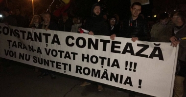 UPDATE. GALERIE FOTO-VIDEO / Proteste la Constanta: "Mai am un singur dor, Dragnea scriitor!" - 3