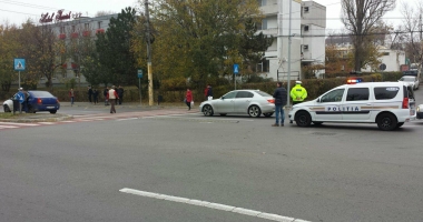 FOTO-VIDEO / Pieton lovit pe trecere, pe bulevardul Mamaia. "Victima a sărit pe capotă" - 2