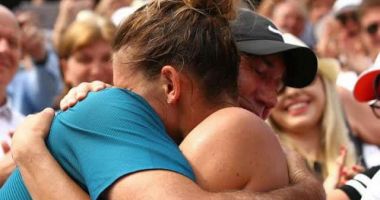 Stire din Sport : Tenis / Simona Halep a încheiat colaborarea cu antrenorul Darren Cahill