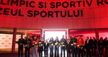 Stire din Sport : Olimpism / Sportivii medaliaţi la JO de la Tokyo şi-au primit maşinile hibrid