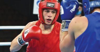 Stire din Sport : Box / Iulian Dumitrescu s-a calificat în sferturile de finală la Campionatele Europene de la Budva