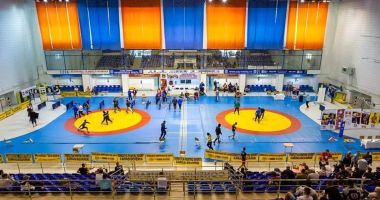 Stire din Sport : Luptătorii se întrec pe litoral pentru titlurile de campioni şi Cupa României