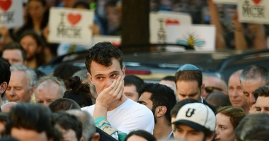 LACRIMI, DURERE ȘI NEPUTINȚĂ / IMAGINI DRAMATICE, DUPĂ TRAGEDIA CARE A ÎNDOLIAT ORAȘUL MANCHESTER - 13