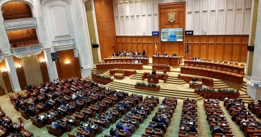 Stire din Politică-Administrație : Bugetul de stat pe 2018 intră în dezbaterea Parlamentului. Opoziția pregătește mii de amendamente