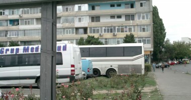 Galerie FOTO. Semnale de la cititori / PARCĂRI pe spațiul verde, în Constanța - 6