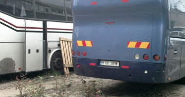 Galerie FOTO. Semnale de la cititori / PARCĂRI pe spațiul verde, în Constanța - 4