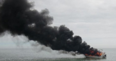 NAVĂ CUPRINSĂ DE FLĂCĂRI. CE S-A ÎNTÂMPLAT CU MARINARII DE LA BORD