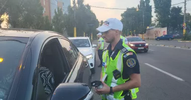 Zeci de permise de conducere reținute de polițiști într-o singură zi, la Constanța