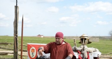Stire din Eveniment : Demonstrații militare dacice la Sărbătoarea Vinului, la Capidava