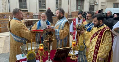Stire din Cultură-Educație : ÎPS Teodosie sfințește Agheasma Mare la Catedrala arhiepiscopală