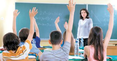 Stire din Cultură-Educație : Veste bună pentru profesori! Ce decizie ia Guvernul în legătură cu cadrele didactice titulare