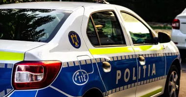 Stire din Eveniment : Un bărbat a fost arestat pentru tentativă de omor după ce și-ar fi înjunghiat soția