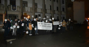 Stire din Eveniment : Galerie foto-video / CONSTANȚA PROTESTEAZĂ: "Nu vrem impozite majorate, vrem cheltuieli justificate"