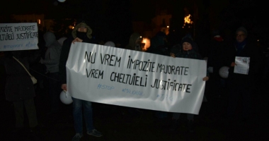 Galerie foto-video / CONSTANȚA PROTESTEAZĂ: "Nu vrem impozite majorate, vrem cheltuieli justificate" - 4