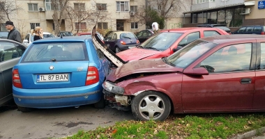 Galerie foto / Accident rutier cu 5 mașini implicate, la Constanța. Traficul este îngreunat între Dacia și Trocadero - 7