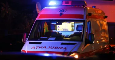 Stire din Eveniment : Mașină răsturnată în miez de noapte, lângă o benzinărie din Constanța! Trei tineri implicați