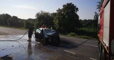 GRAV ACCIDENT ÎN TRAFIC. O mașină a fost distrusă! - 3