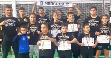 Stire din Sport : Kickboxing / Salbă de medalii pentru sportivii de la CS Medgidia, la Campionatul Național de la Târgu Jiu