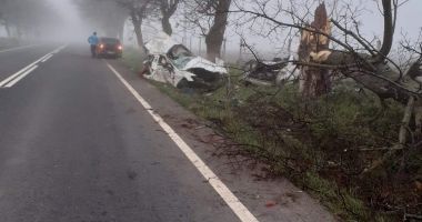 GALERIE FOTO / ACCIDENT ÎNGROZITOR: UN MORT ȘI O MAȘINĂ DISTRUSĂ, în județul Constanța - 4