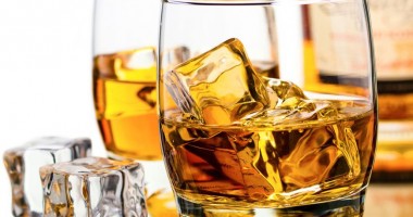 Stire din Eveniment : Pofta de whisky l-a băgat după gratii