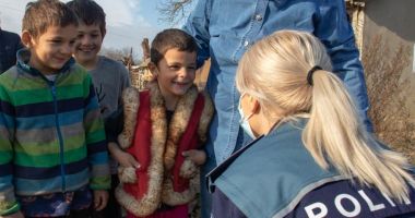 GALERIE FOTO / Polițiștii constănțeni, ajutoarele lui Moș Crăciun - 4
