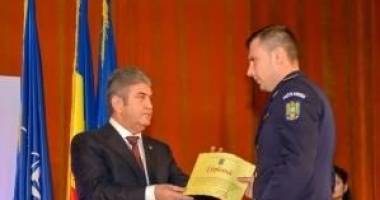 Stire din Eveniment : Polițist din Constanța, felicitat de vicepremierul Gabriel Oprea