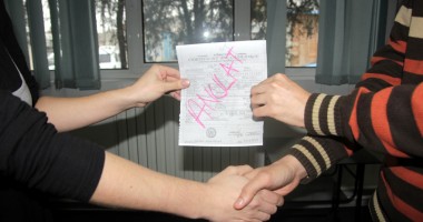 Stire din Cetățenești : Divorț cu pupături și strângeri de mână…