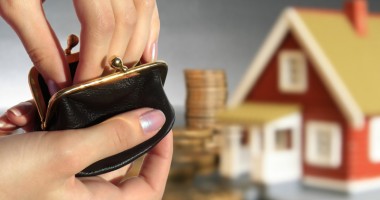 Stire din Economie : Băncile reduc, una după alta, dobânzile la creditele de nevoi personale în lei. Iată cui i-a venit rândul