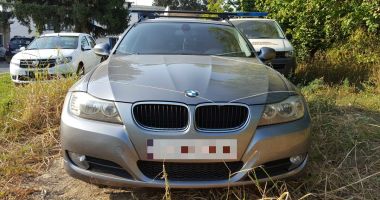 Un bărbat a rămas fără mașină, exact când să intre cu ea în țară