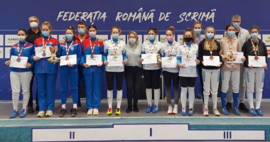 Stire din Sport : Titlul naţional a poposit pe litoral! CS Farul Constanţa are spadasine de aur