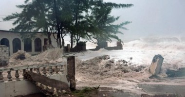 Stire din Actualitate : Distrugeri masive în Cuba: Uraganul Sandy a provocat  11 decese