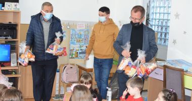 Preşcolarii şi şcolarii din Cumpăna au primit daruri de "Moş Nicolae" - 4