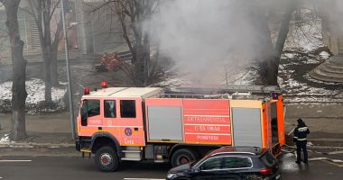 GALERIE FOTO-VIDEO / INCENDIU PUTERNIC ÎN CONSTANŢA. O PERSOANĂ S-A ARUNCAT DE LA ETAJ - 5