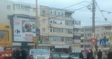 ACCIDENT RUTIER LA CONSTANȚA. TREI AUTOTURISME SUNT IMPLICATE