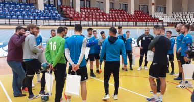 Stire din Sport : Handbal / Globuri şi cadouri surpriză! Moş Crăciun a sosit mai devreme la handbaliştii de la HC Dobrogea Sud