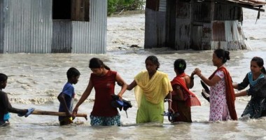 Stire din Actualitate : Cel puțin 22 de persoane au murit  în urma intemperiilor care au afectat India