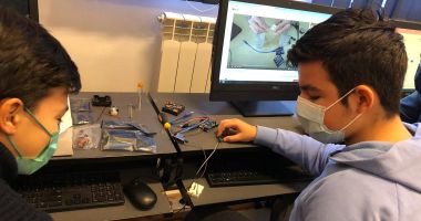 Stire din Cultură-Educație : Premii de 87 de mii de euro pentru elevi la concursul de robotică nextlab.tech!