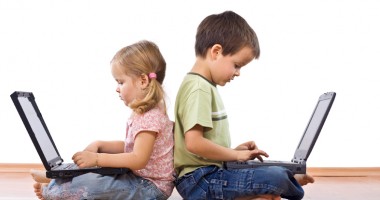Stire din Cetățenești : Computerul copilului, motiv de divorț